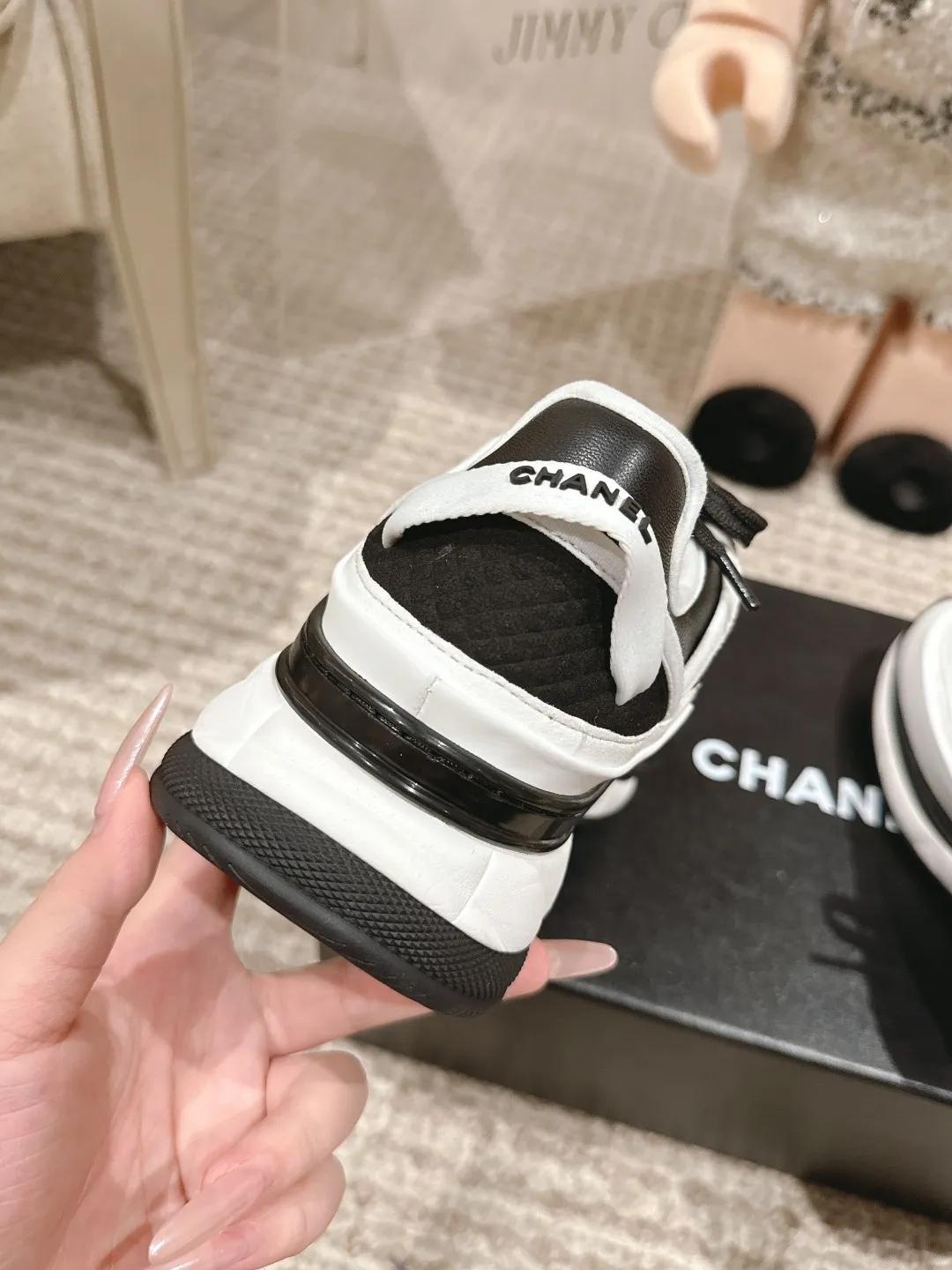 Factory price: 640💰Chanel Chanel dad shoes, for men and women - top casual sports shoes in the counter. This classic design; the upper is electro-embroidered with a variety of techniques; the outsole is fashionable and sporty; it is unusual to incorporate a variety of color matching elements... The diversified mix and match is very good-looking and versatile, and can be used for leisure, fashion, sports and outdoor... ꫛꫀꪝ Go➫ Material: ❶Upper used: Original imported first-layer silk cowhide + original waterproof cloth + original first-layer cowhide ❷Inner lining: original sheep lining ❸Outsole based on: original T men's shoes 💰U combination outsole Counter boutique packaging complete set for women, code number: 35–41 (customized 40, 41)